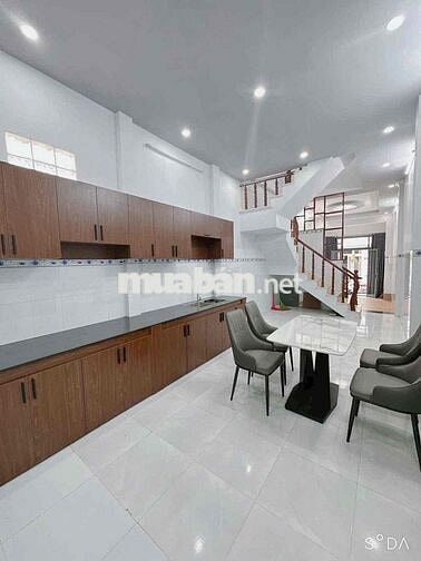 Nhà lầu mới 2 phòng hẻm Hùng Vương