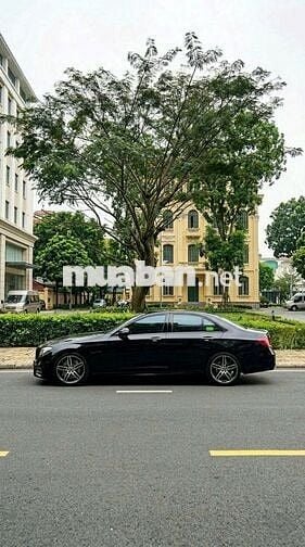 Mercedes E300 AMG 2019 Đen nâu siêu lướt
