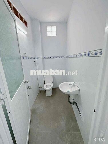 Nhà lầu mới 2 phòng hẻm Hùng Vương