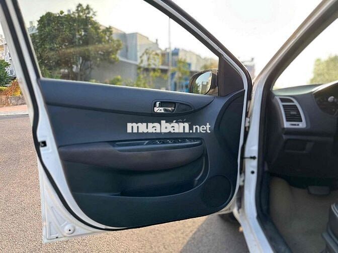 Hyundai i20 2011 Trắng 140.000 km