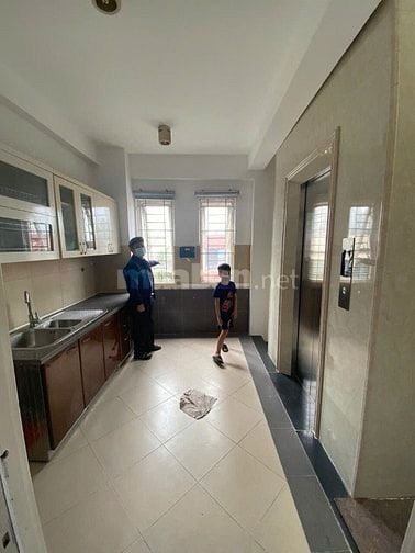 Cho thuê nhà 17, mặt  phố Quan Hoa, phường Nghĩa Đô, Tp Hà Nội, Sổ đỏ 
