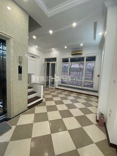 Cho thuê nhà 17, mặt  phố Quan Hoa, phường Nghĩa Đô, Tp Hà Nội, Sổ đỏ 