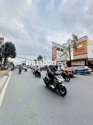 Cho thuê nhà mặt tiền đường lớn ngay trung tâm 