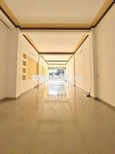 Cho thuê nhà mặt tiền đường lớn ngay trung tâm 