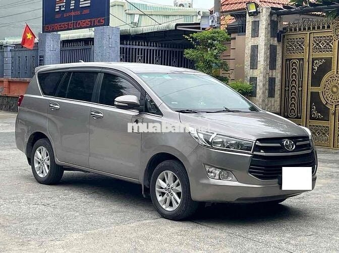 Toyota Innova 2017 Đồng ánh kim