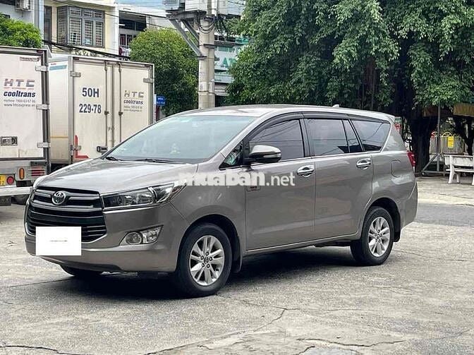 Toyota Innova 2017 Đồng ánh kim