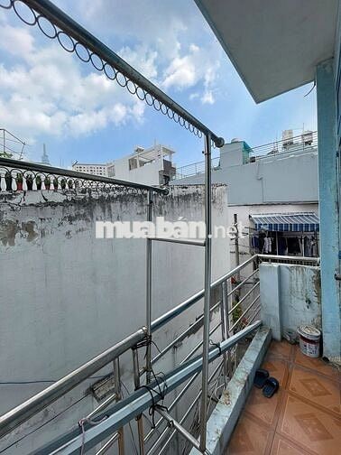 Cho thuê nhà sẵn nội thất 3PN đường XVNT hướng 2 chiều. Giá 9tr/th