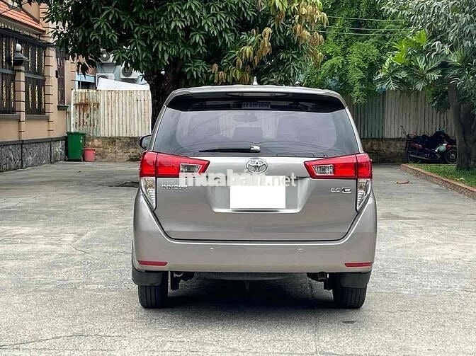 Toyota Innova 2017 Đồng ánh kim