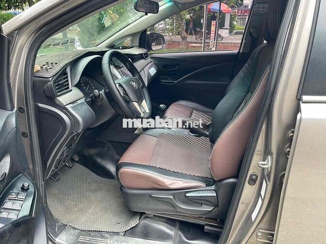 Toyota Innova 2017 Đồng ánh kim