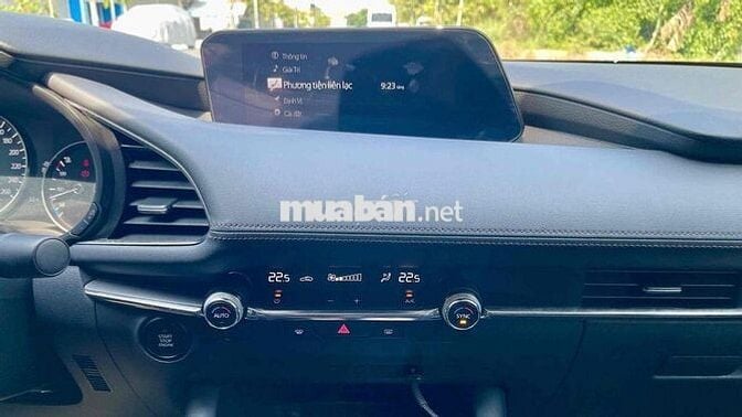 Mazda 3 Luxury 2023 Trắng 40.000 km
