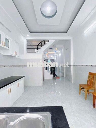 Nhà 3 lầu, 6 phòng ngủ hẻm 6m đg Lê Văn Lương, ngay cầu Long Kiển