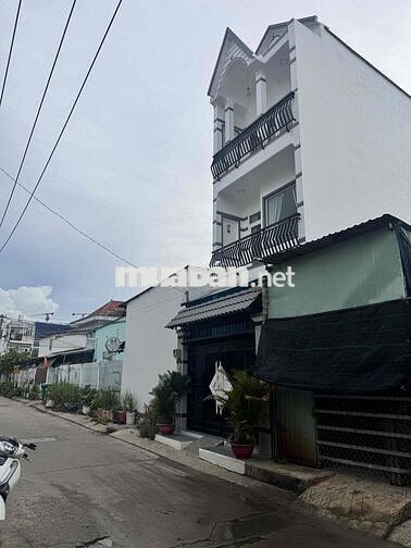 Nhà 3 lầu, 6 phòng ngủ hẻm 6m đg Lê Văn Lương, ngay cầu Long Kiển
