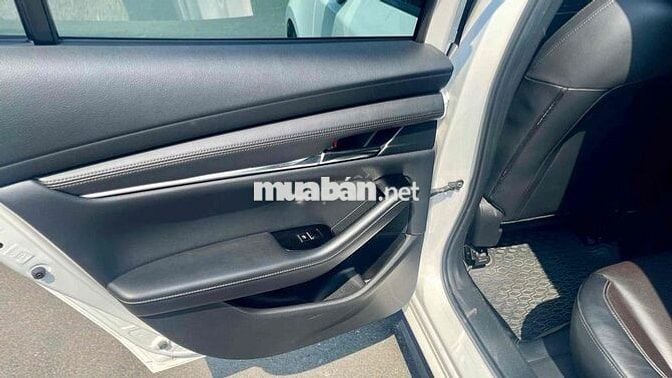 Mazda 3 Luxury 2023 Trắng 40.000 km