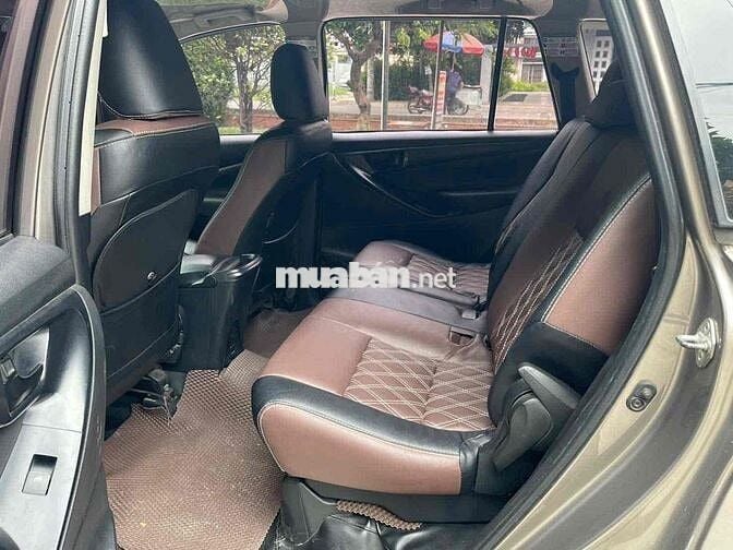 Toyota Innova 2017 Đồng ánh kim