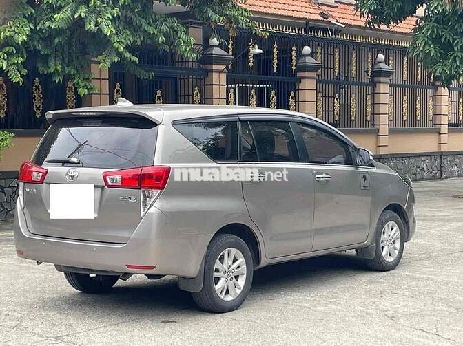 Toyota Innova 2017 Đồng ánh kim