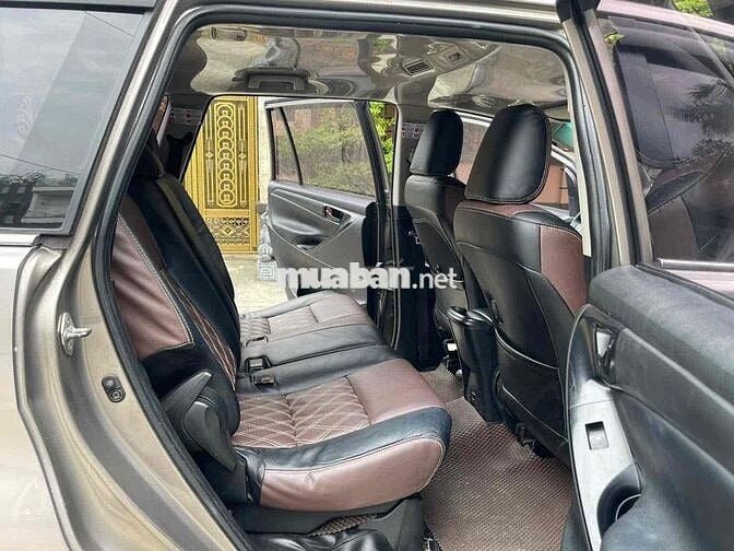 Toyota Innova 2017 Đồng ánh kim