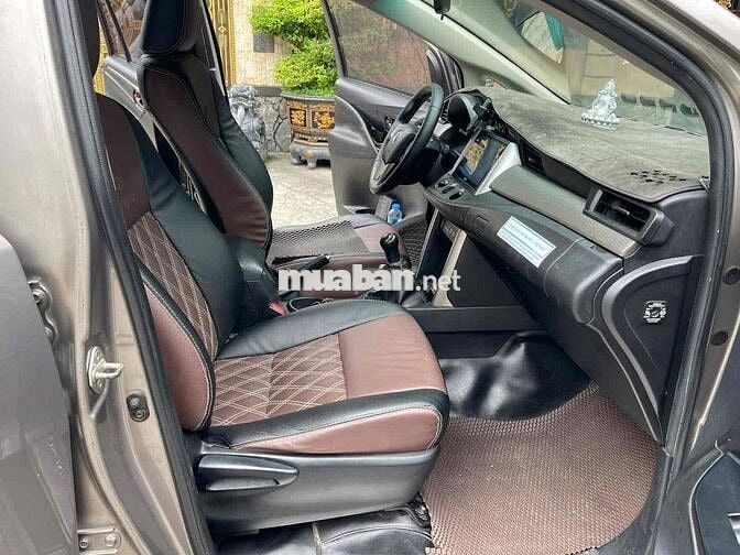 Toyota Innova 2017 Đồng ánh kim