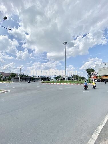 Cho Thuê MB Góc 5MT Rộng 28M Vòng Xoay Nguyễn Văn Cừ - Hoàng Quốc Việt