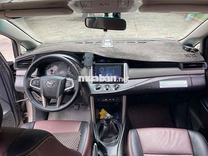 Toyota Innova 2017 Đồng ánh kim