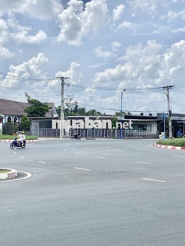 Cho Thuê MB Góc 5MT Rộng 28M Vòng Xoay Nguyễn Văn Cừ - Hoàng Quốc Việt