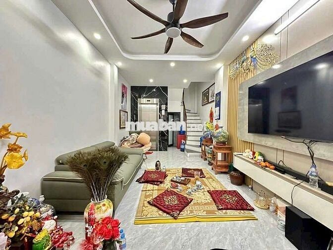 Bán nhà Thang Máy đẹp ô tô đỗ bãi ô tô sát nhà hơn 8 tỷ