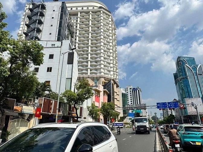 Bán tòa nhà văn phòng Nam Kỳ Khởi Nghĩa, Q3, 6 tầng, 150m2 ngang 8m