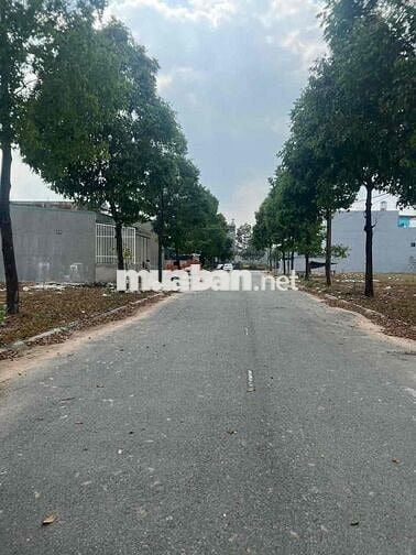 Đất bán nhanh 67,5m2 thổ cư , sổ sạch , giá công khai 1tỷ750 còn Lộc.