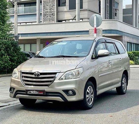 Toyota Innova 2.0G 2015 Vàng nâu