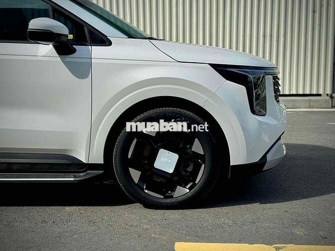 Kia Carnival 2025 Trắng Giảm 104tr