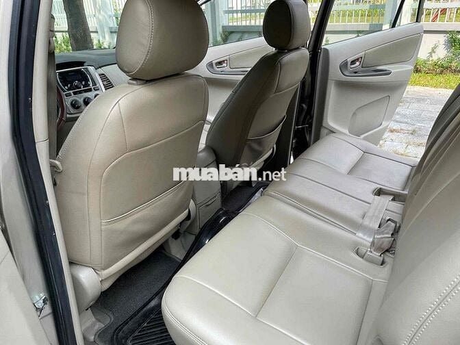 Toyota Innova 2.0G 2015 Vàng nâu
