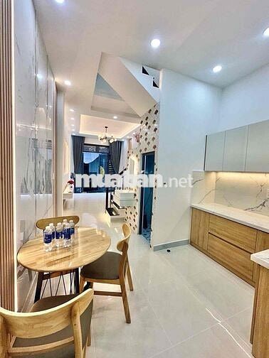 NHÀ MỚI, ĐẸP FULL NỘI THẤT SÁT VÁCH SÂN BAY - 37M2 KHÔNG QH, LG