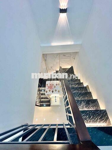 NHÀ MỚI, ĐẸP FULL NỘI THẤT SÁT VÁCH SÂN BAY - 37M2 KHÔNG QH, LG