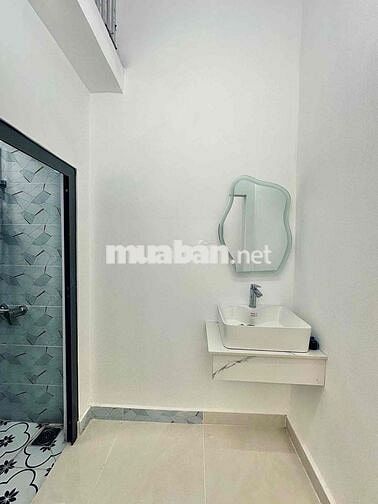 NHÀ MỚI, ĐẸP FULL NỘI THẤT SÁT VÁCH SÂN BAY - 37M2 KHÔNG QH, LG