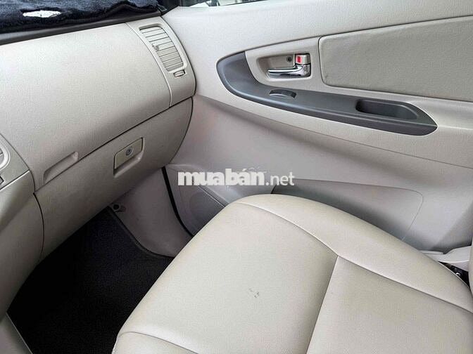Toyota Innova 2.0G 2015 Vàng nâu
