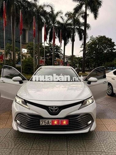 Toyota Camry 2019 2.0G 70406 km Trắng