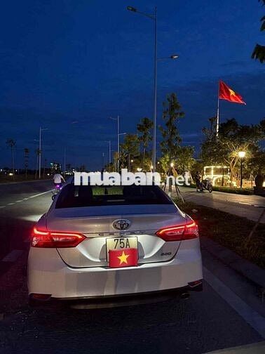 Toyota Camry 2019 2.0G 70406 km Trắng