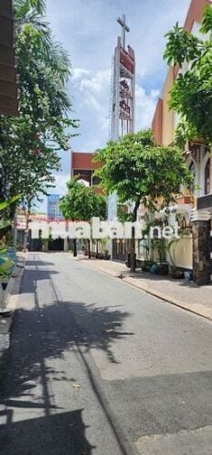 Nhà phố sân vườn, view sông thoáng mát, ngay trung tâm Quận 7