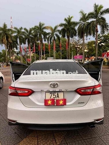 Toyota Camry 2019 2.0G 70406 km Trắng