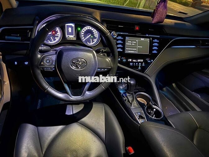 Toyota Camry 2019 2.0G 70406 km Trắng