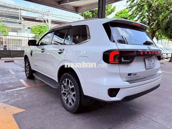 Everest Titanium 4x4 2024 Xuất VAT cao
