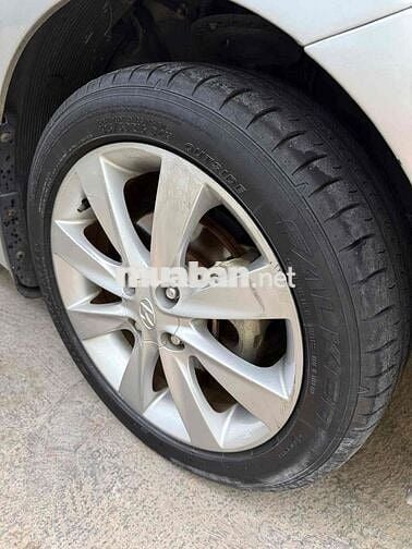Hyundai Accent 2013 Số sàn Bạc 9000km/năm