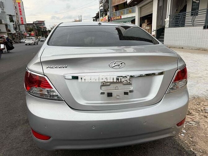 Hyundai Accent 2013 Số sàn Bạc 9000km/năm
