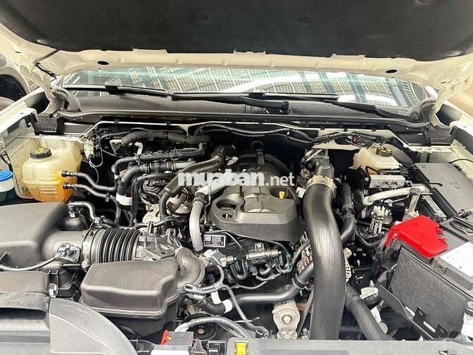 Everest Titanium 4x4 2024 Xuất VAT cao