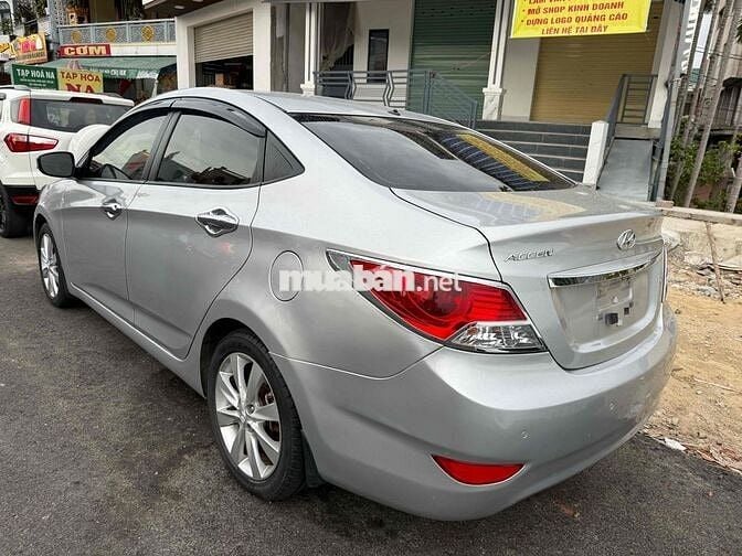 Hyundai Accent 2013 Số sàn Bạc 9000km/năm