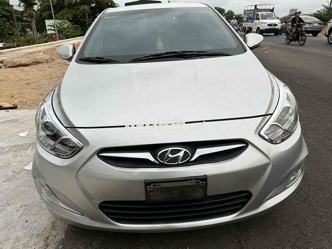 Hyundai Accent 2013 Số sàn Bạc 9000km/năm