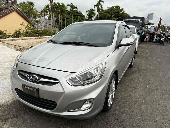 Hyundai Accent 2013 Số sàn Bạc 9000km/năm