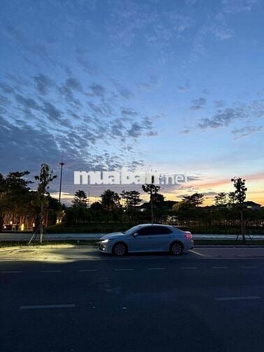 Toyota Camry 2019 2.0G 70406 km Trắng