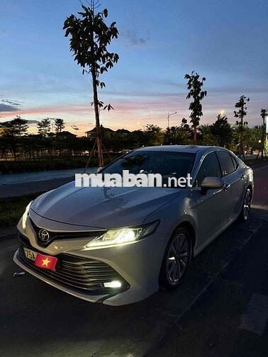 Toyota Camry 2019 2.0G 70406 km Trắng