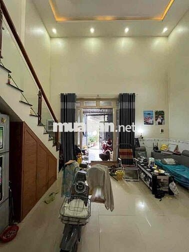 Cần bán gấp nhà 1 trệt 1 lững , sổ riêng thổ cư , ngay chợ Bửu Hoà