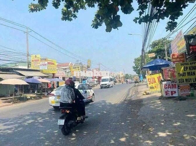 Bán đất kinh doanh ngay chợ, DT 266m2 giá ngợp 469 triệu